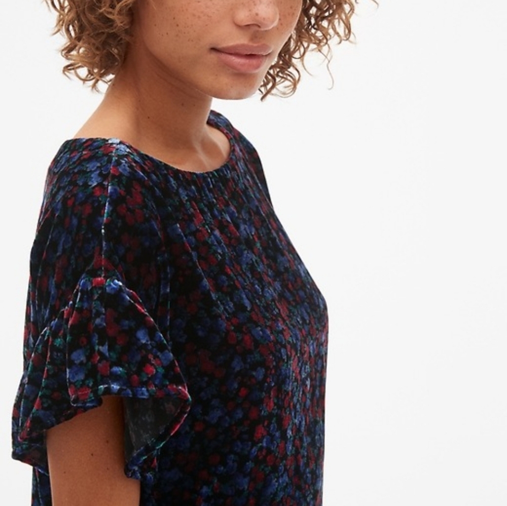 GAP Maternity velour ruffle sleeve floral blouse size Small